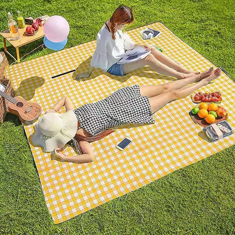 Piknika sega uz zāles