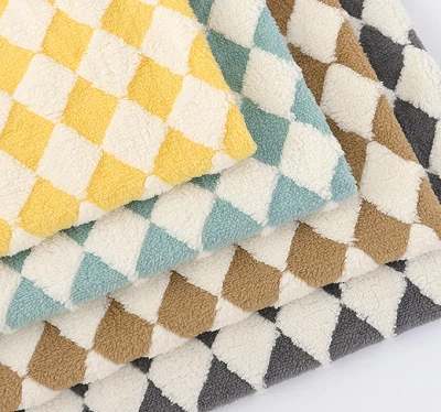 Pārbaudiet, vai šerpa audumā nav pidžamas